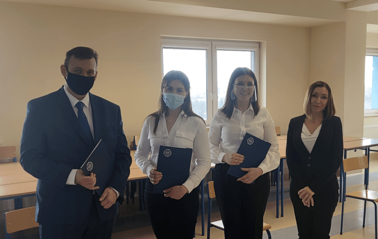 Read more about the article Studenci WSB Opole obronili prace dyplomowe z użyciem robotów Wizlink